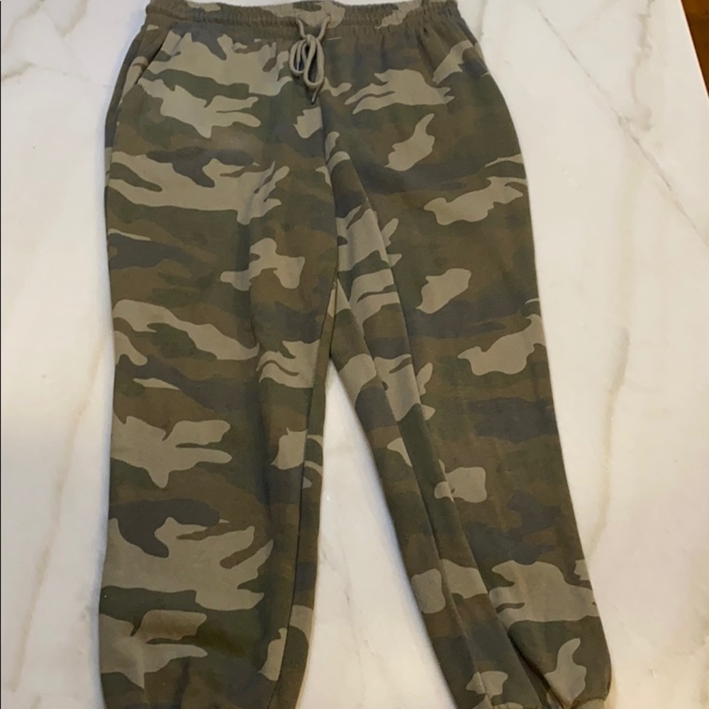 Garage Camo Joggers Sz Medium